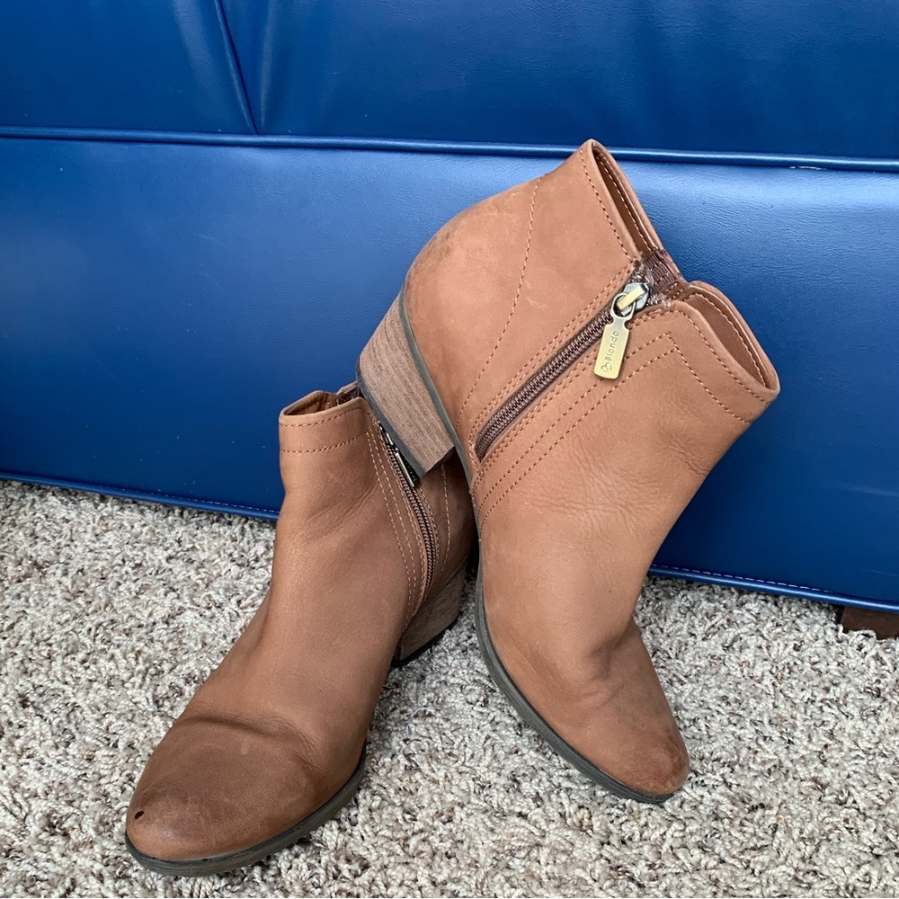 Blondo Soft Leather Waterproof Block Heel Southwestern Boho Brown Bootie